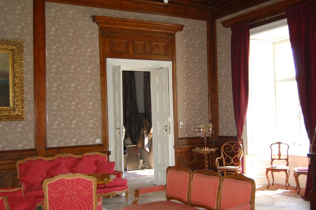 Gaestehaus Schloss Aschach อาชาค อัน แดร์ โดเนา ภายนอก รูปภาพ